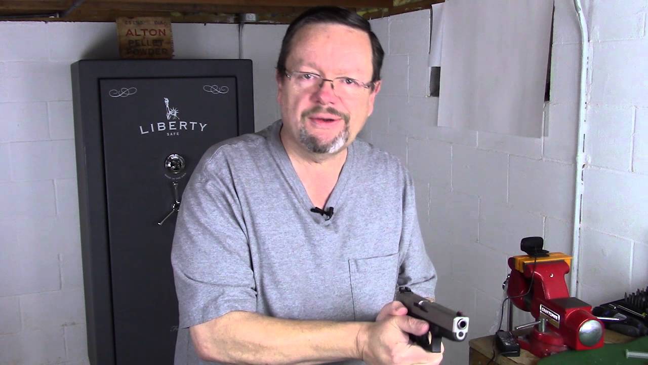 How to maintain a solid grip on a handgun